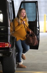 Хилари Дафф, фото 17225. Hilary Duff headed to a movie in Los Angeles, february 19, foto 17225
