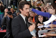 Кристиан Бэйл (Christian Bale) 2009-06-23 At Public Enemies Premiere in LA - 184xHQ A3e9dc207601672